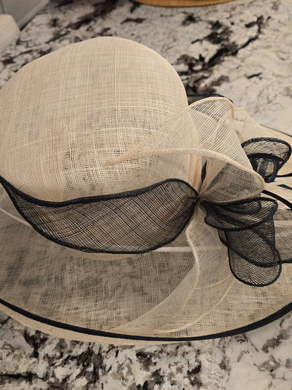 Giovannio Ivory Black Wide Brim Sun Hat Fascinator Mesh Feathers Derby Hat